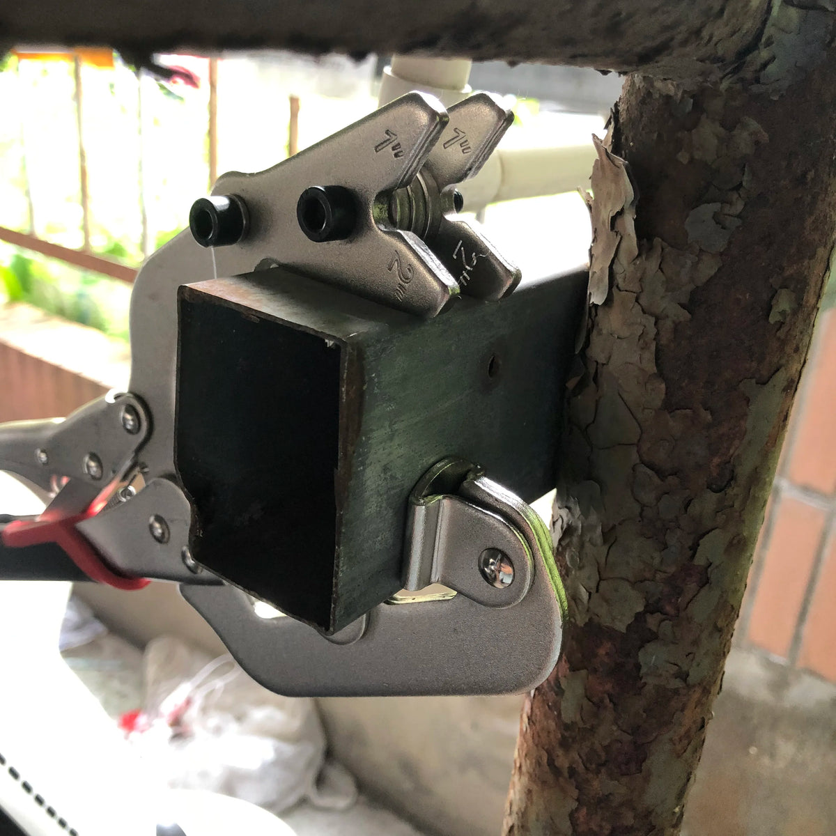 Locking Pipe Clamp, 10 Inch Welding Clamp with Swivel V Shape Pads for Clamping Pipe and Tube to Weld and Repair
