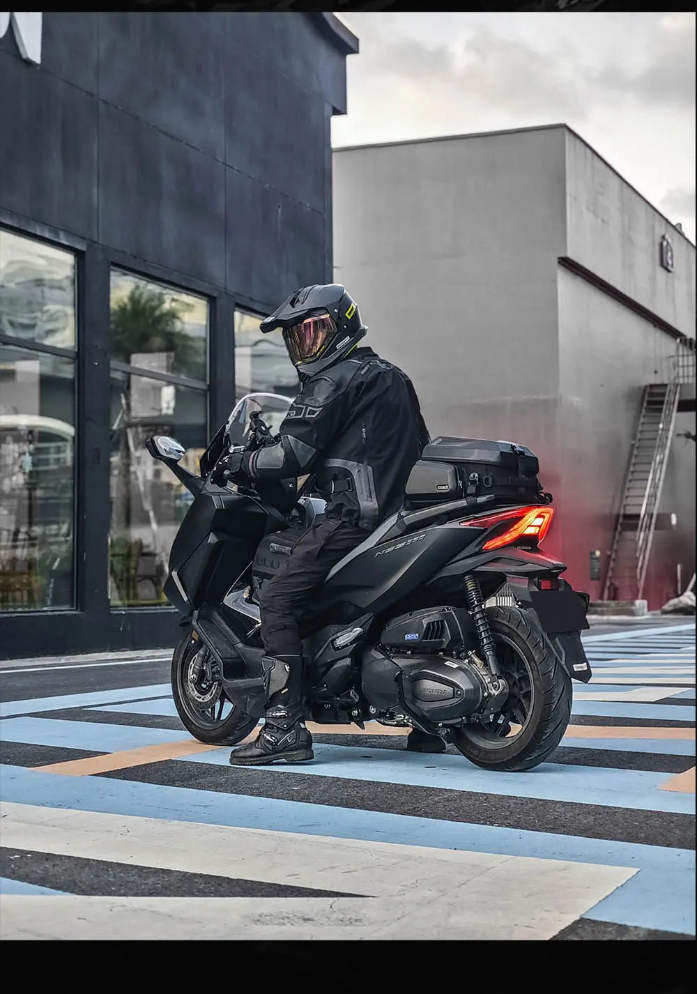 Rhinowalk 23-35L Hardshell Waterproof Motorcycle Tail Box - image 22
