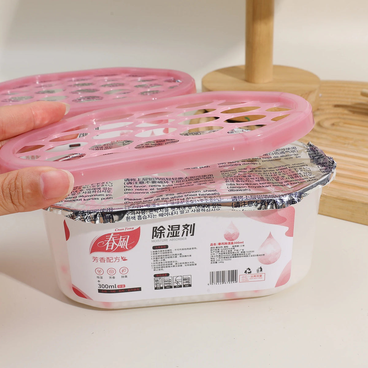 Reusable wardrobe dehumidifier box, 300ml moisture absorber for closets and drawers